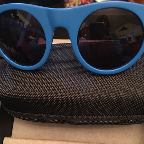 Oliver Peeples Sunglasses - Picture 1 of 2